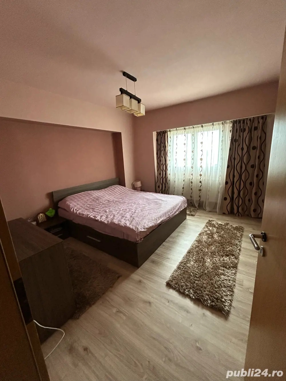 Decomandat cu 2 băi și 2 balcoane lingă Complex