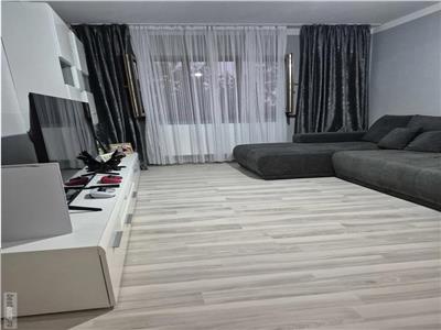 Renovat recent, lingă piața Verde