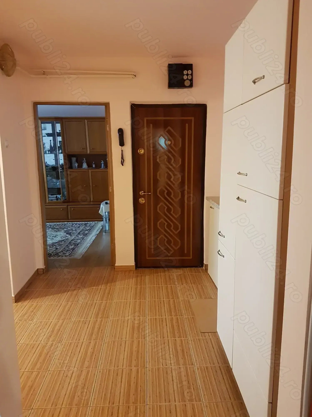 Decomandat, mobilat și utilat cu centrală propie