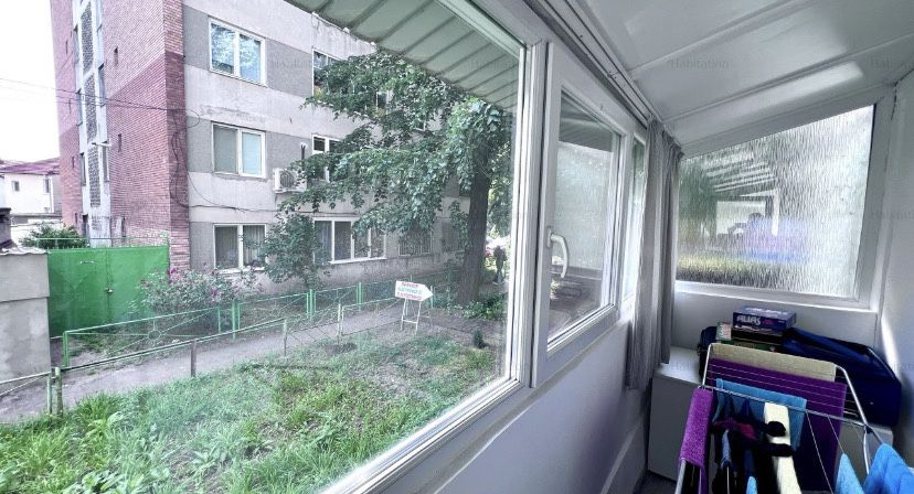 Decomandat în bloc de cărămidă
