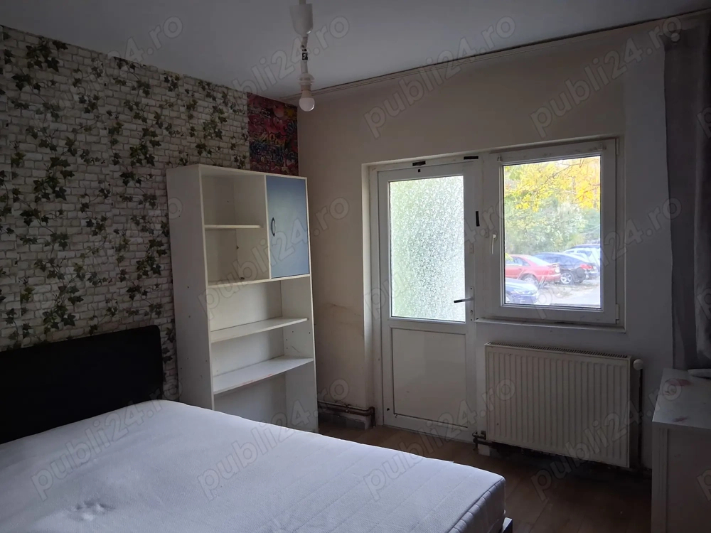 Decomandat pe 2 parti