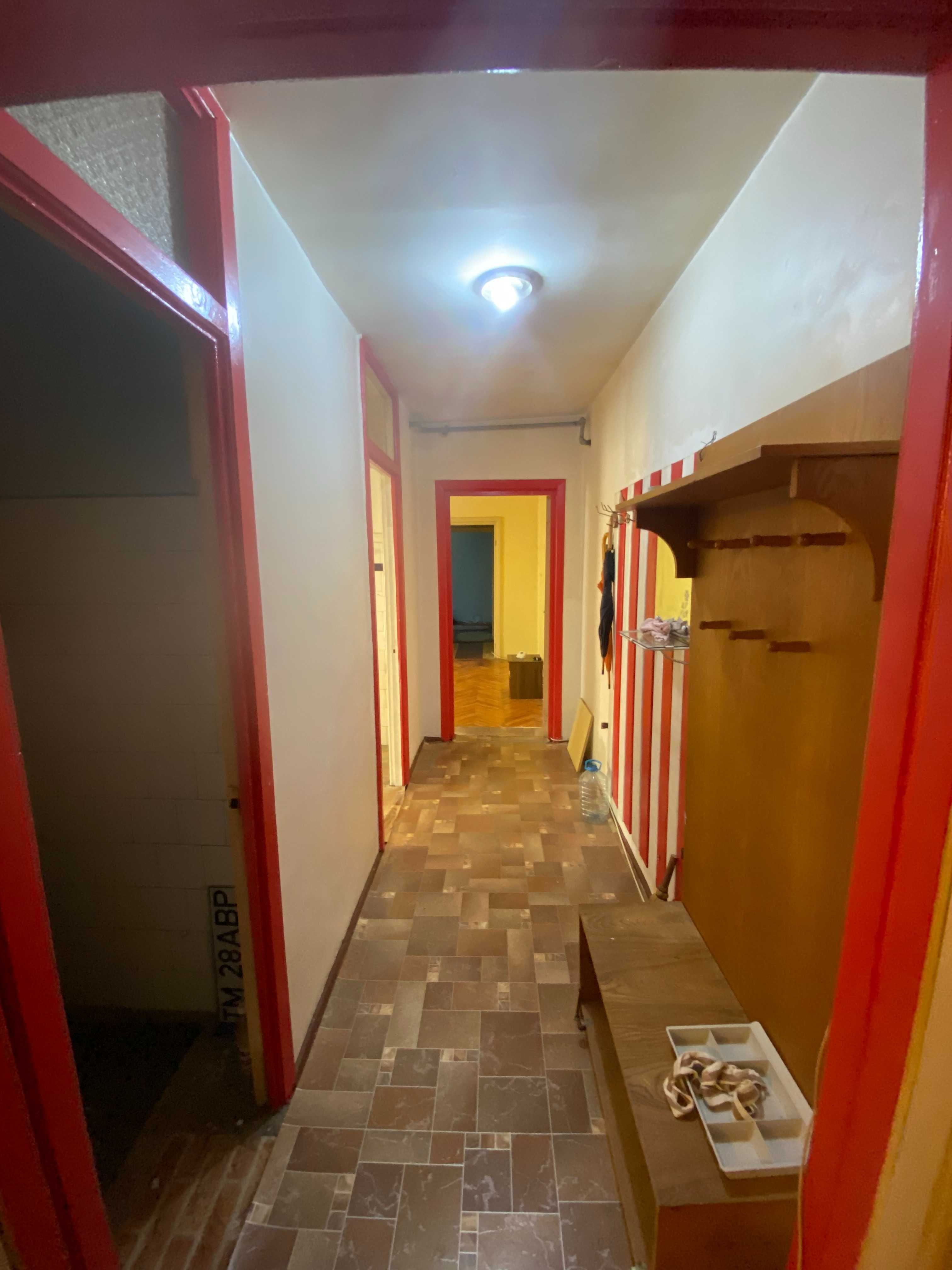 Etaj 1 cu 2 bai, linga Mall