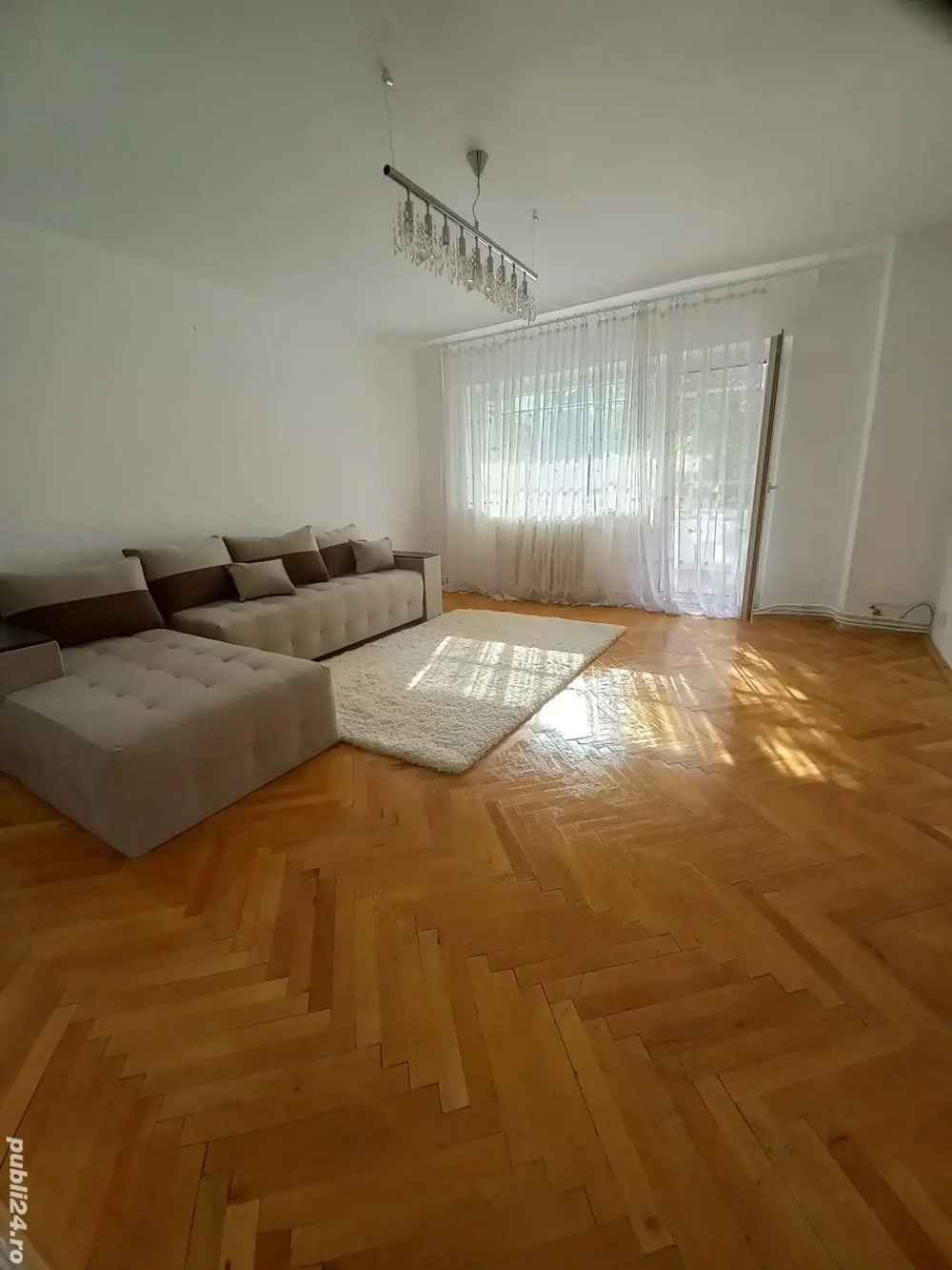 Model mare la etajul 2 linga Shopping City
