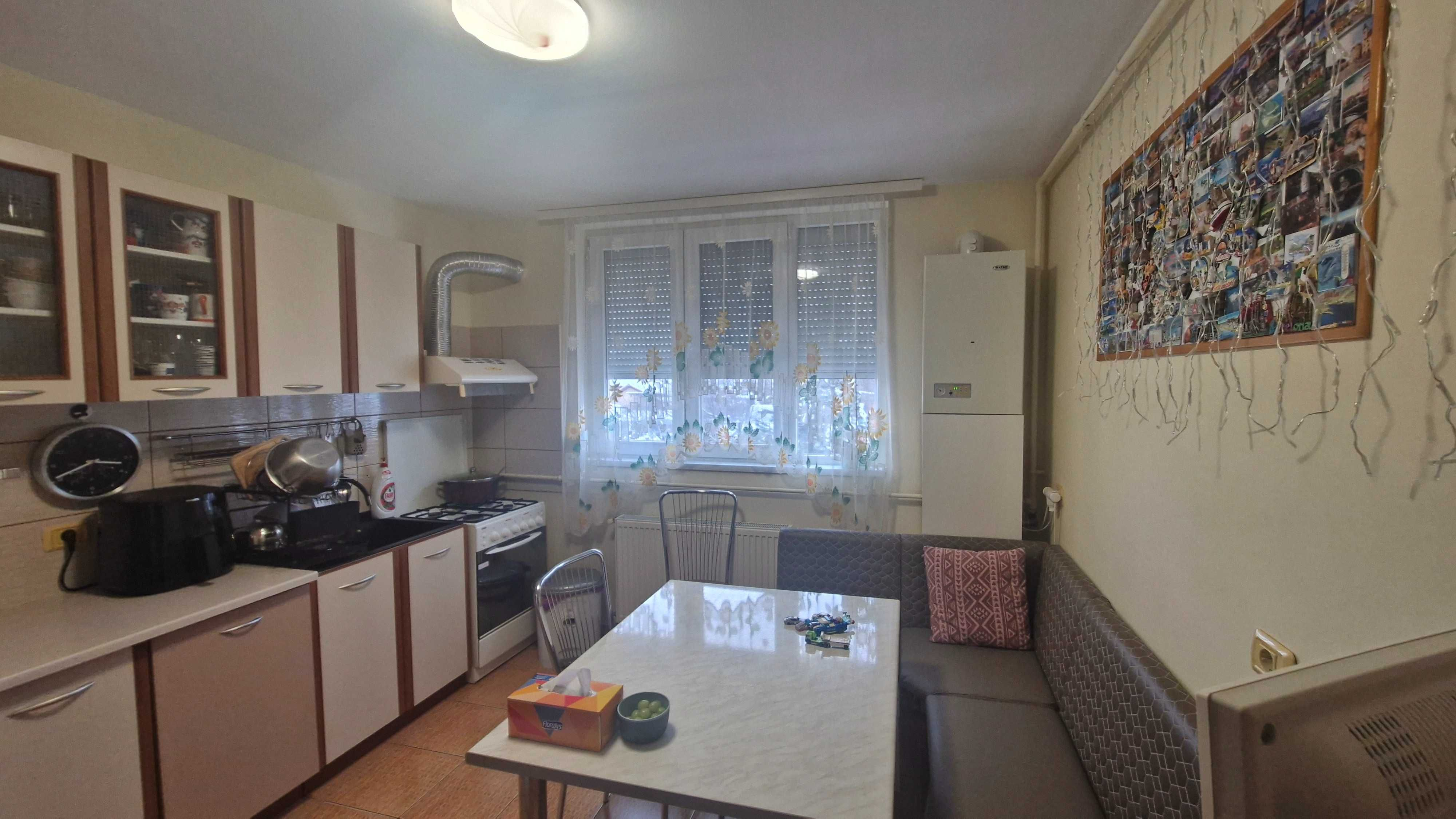 Decomandat la etajul 1 in bloc din 2008