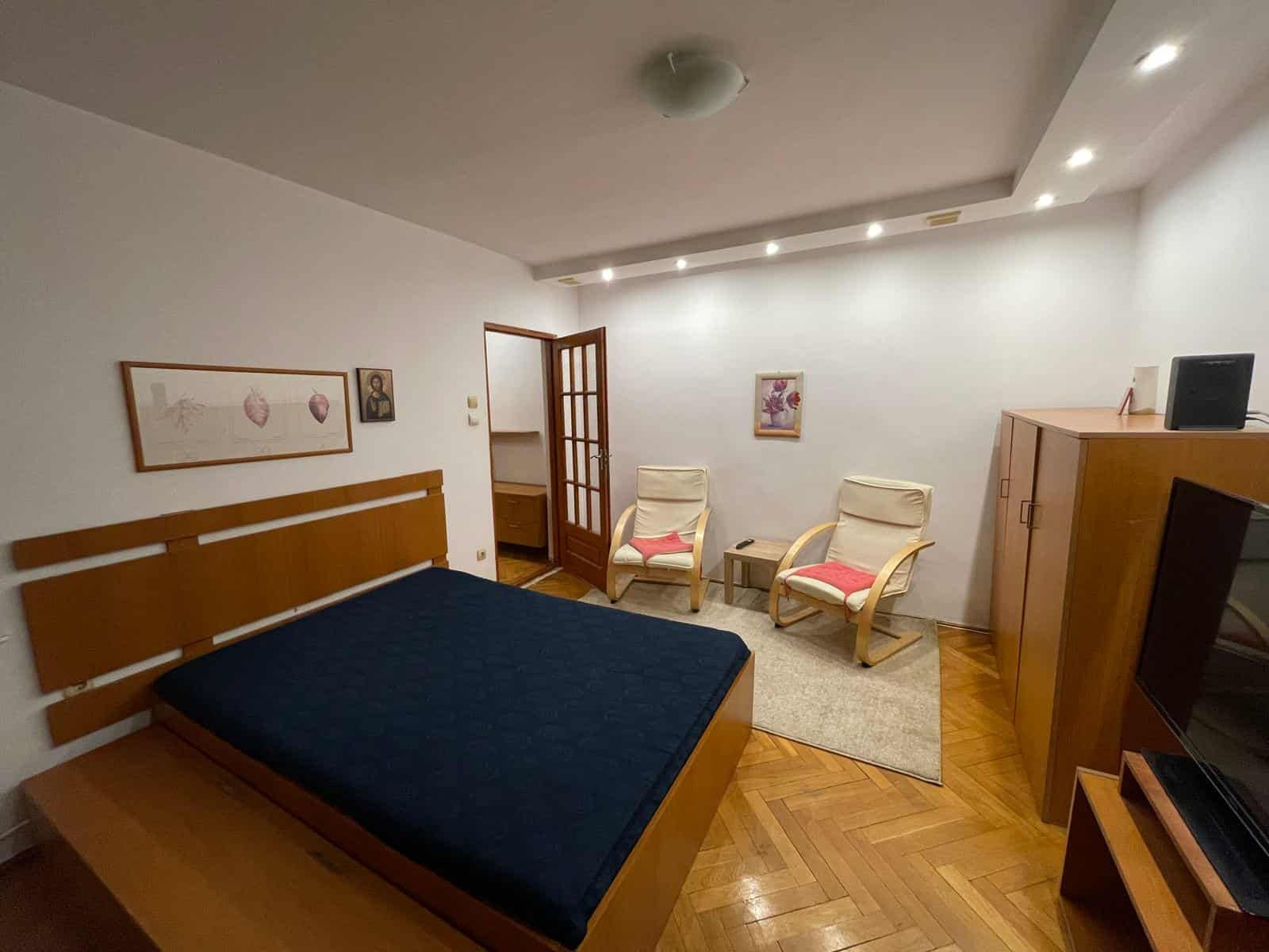 Decomandat, mobilat si utilat, Piata Marasti