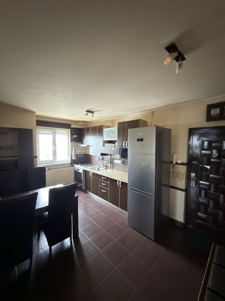 Decomandat, amenajat, mobilat linga Casa Tineretului