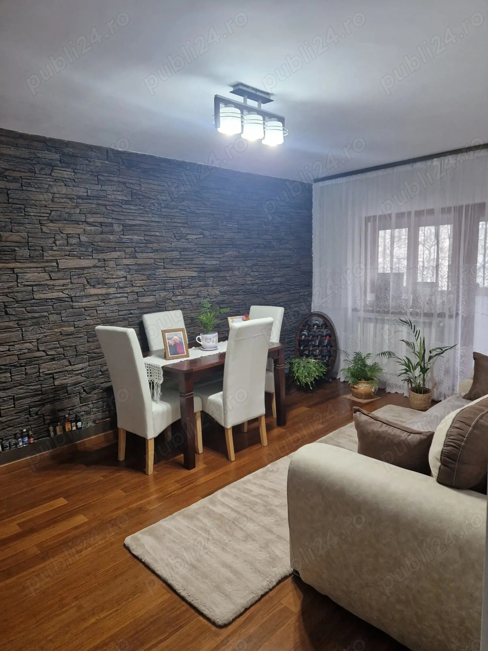 Decomandat cu 2 bai si 2 balcoane