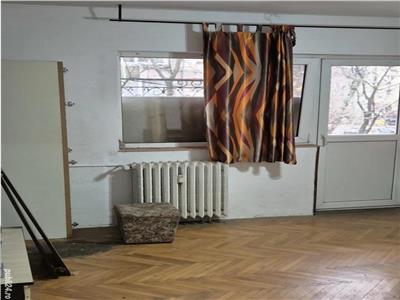 Decomandat la etaj 1 in bloc anvelopat linga Generala 7