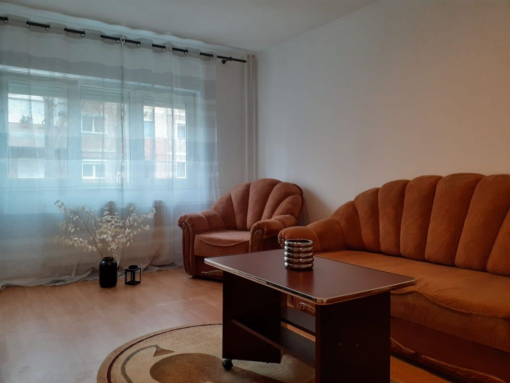 Mobilat si utilat la parter inalt, modificat in 3 camere