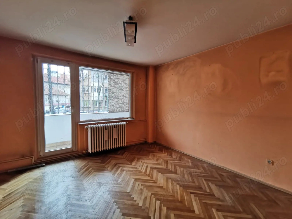 4 camere cu 2 bai in bloc reabilitat linga Punctele Cardinale