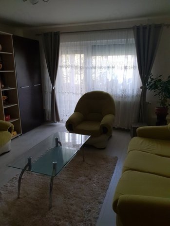 Decomandat cu 2 bai si 2 balcoane, mobilat si utilat