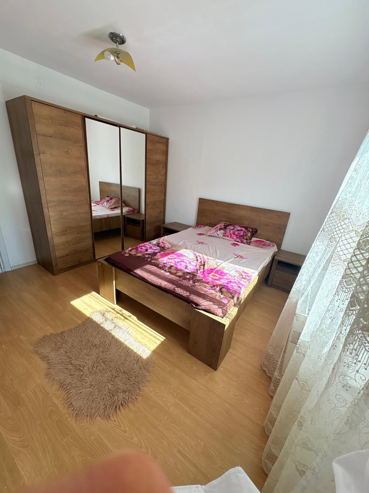 Decomandat la etajul 2 aproape de Shopping City