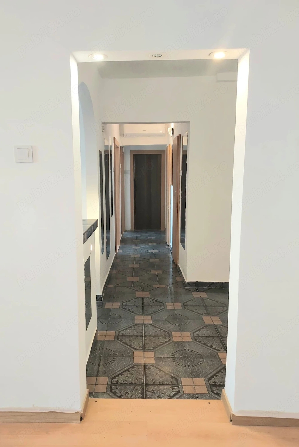 Decomandat, model mare in bloc anvelopat, etaj intermediar