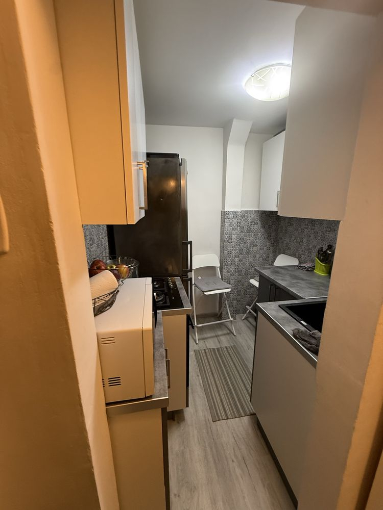 Decomandat la etajul 3, amenajat complet