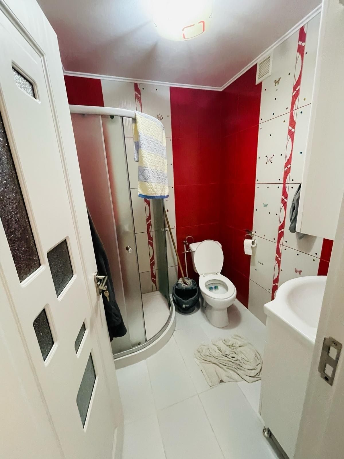 Mobilat si utilat modern cu 2 bai bloc anvelopat