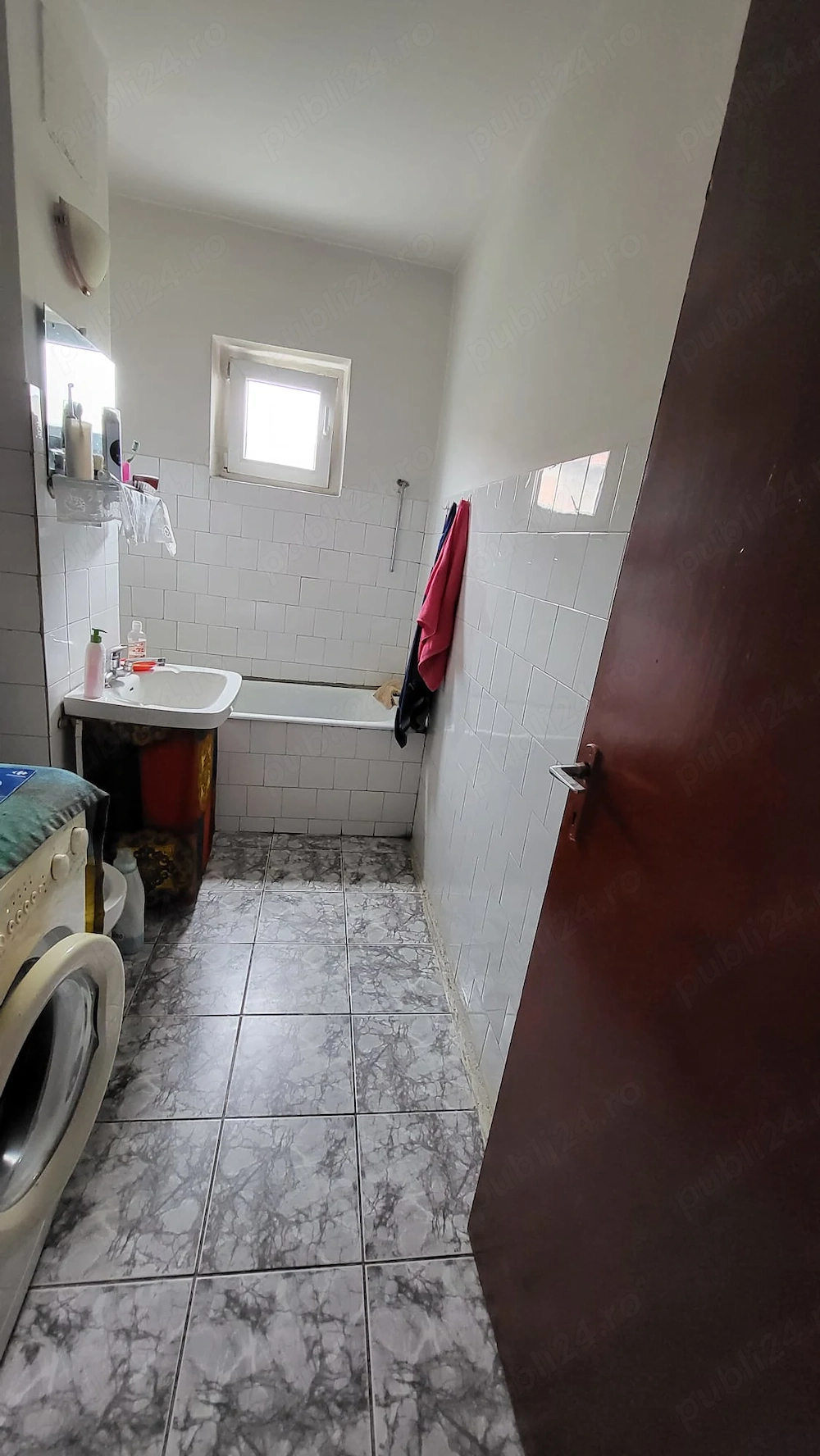 Decomandat cu 2 bai si 2 balcoane la etaj 3 piata Verde