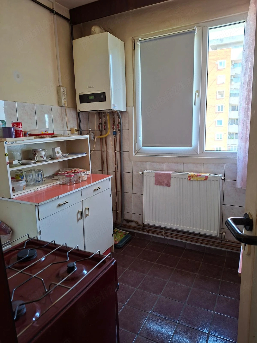Decomandat cu centrala propie, etaj intermediar