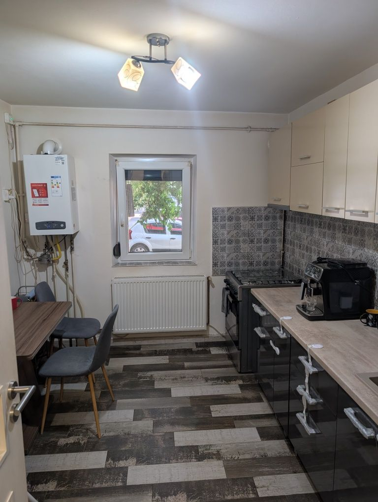 Decomandat cu 2 bai, mobilat si utilat