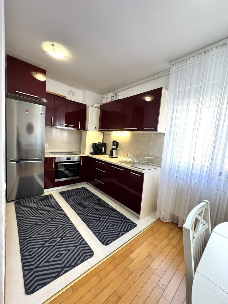 Apartament cu 3 camere cu 2 bai la etajul 3