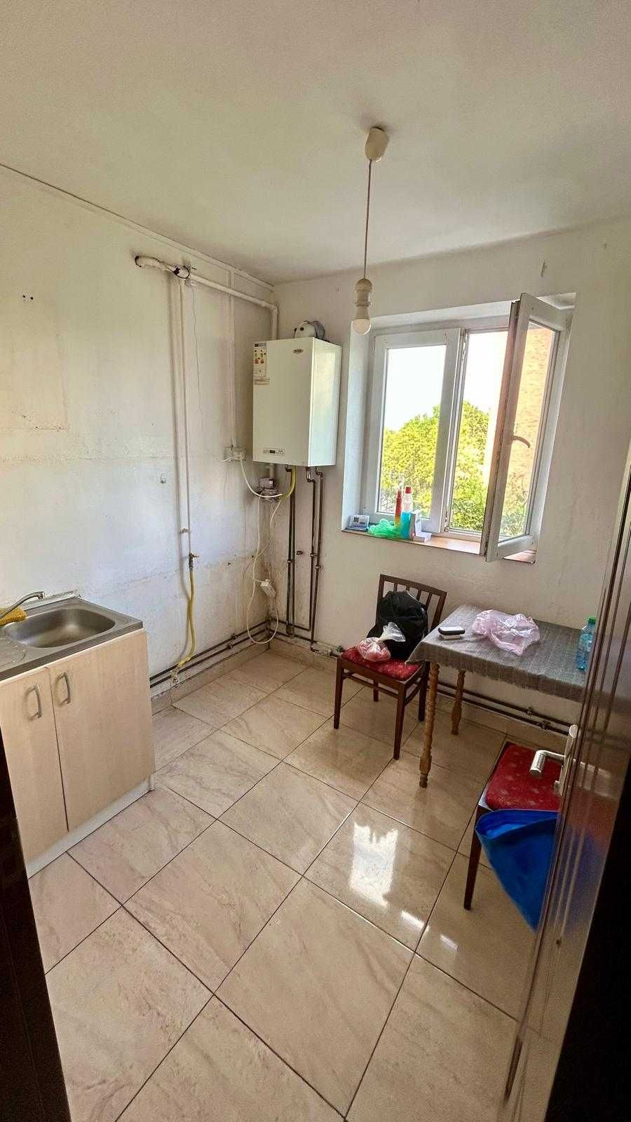 Decomandat cu centrala propie la etajul 3