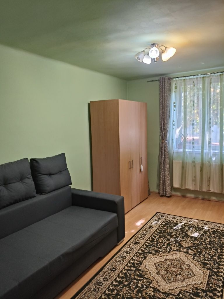 Decomandat, 55mp cu centrala propie linga Piata Doina