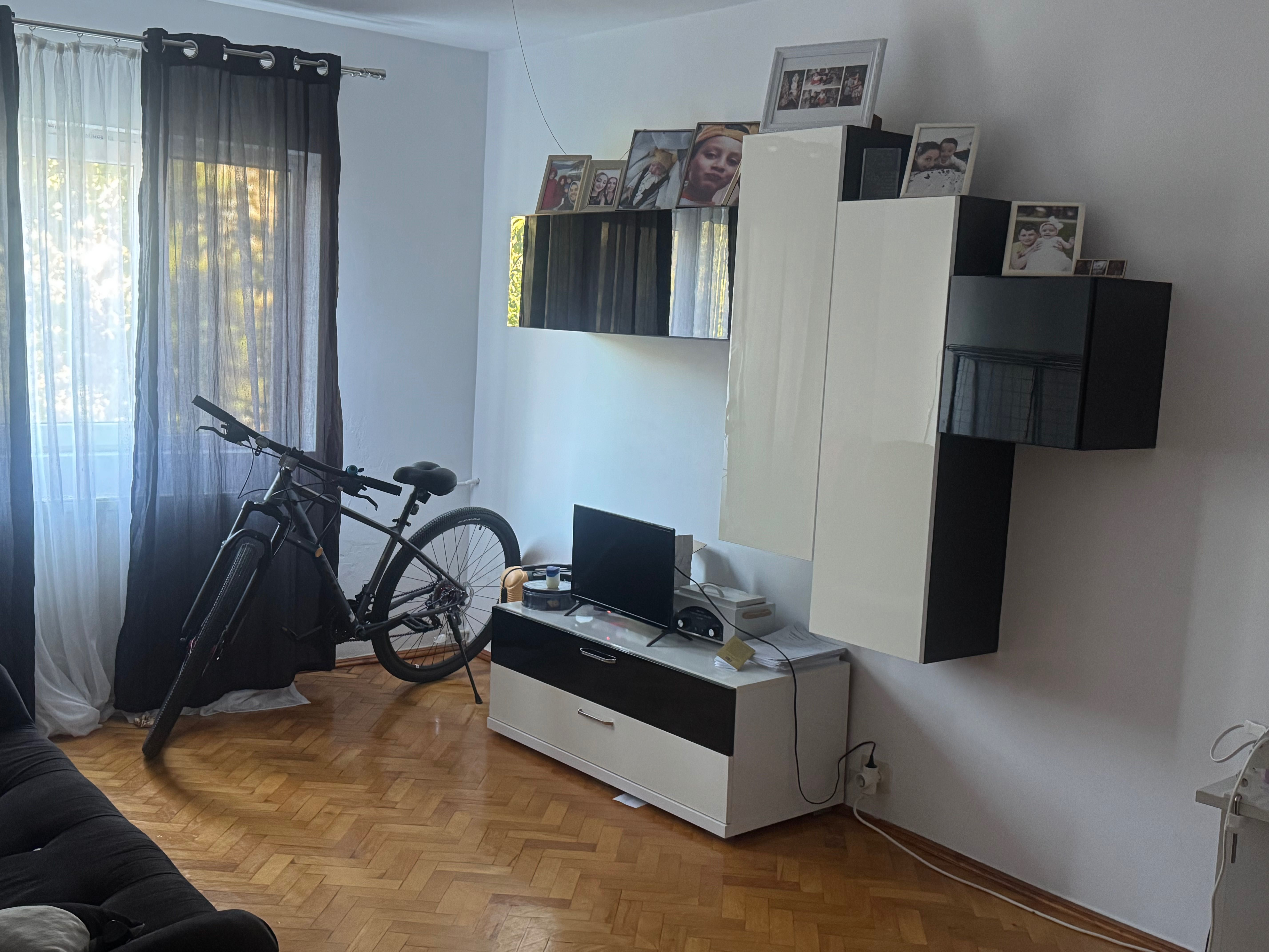 Decomandat, mobilat si utilat la etajul 3