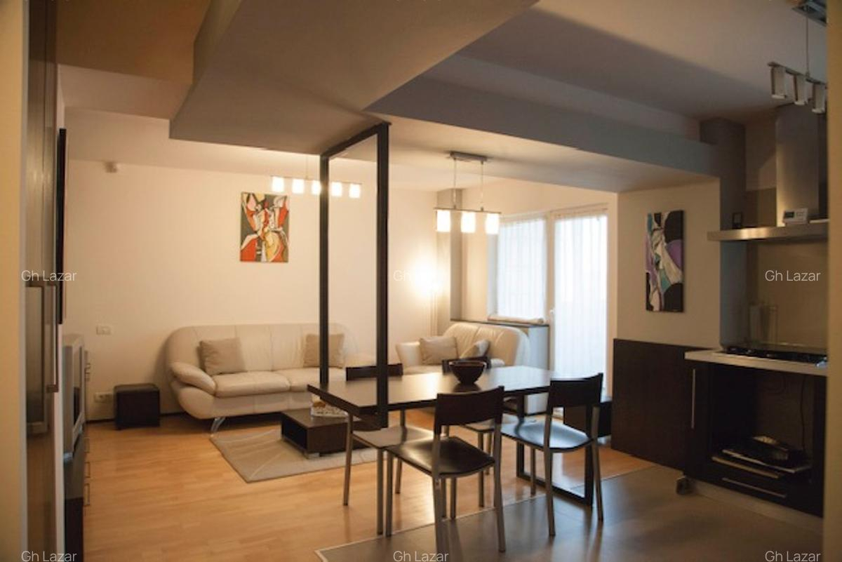 Decomandat, 2 bai, etaj intermediar, amenajat complet nou