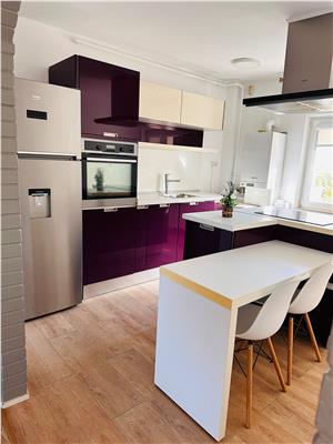 Recent renovat cu 2 bai și 2 balcoane