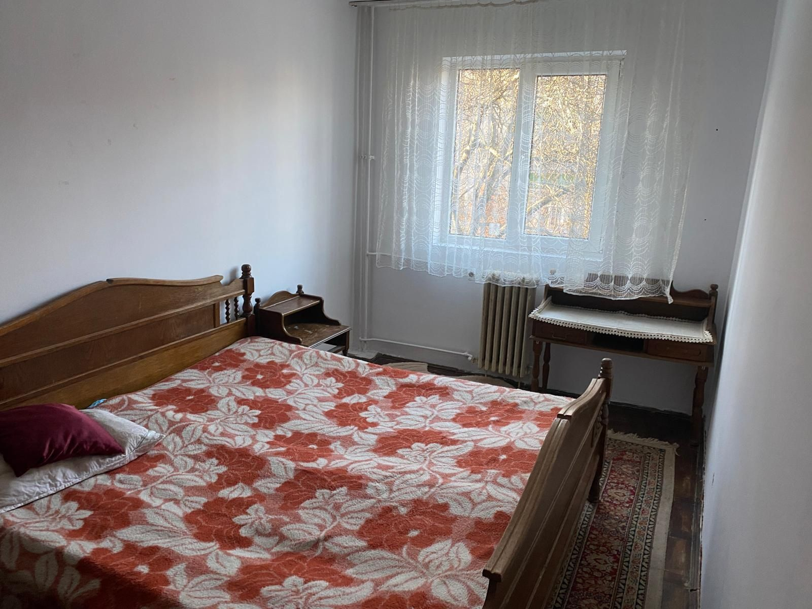 Apartament cu 4 camere linga Piata Dacia