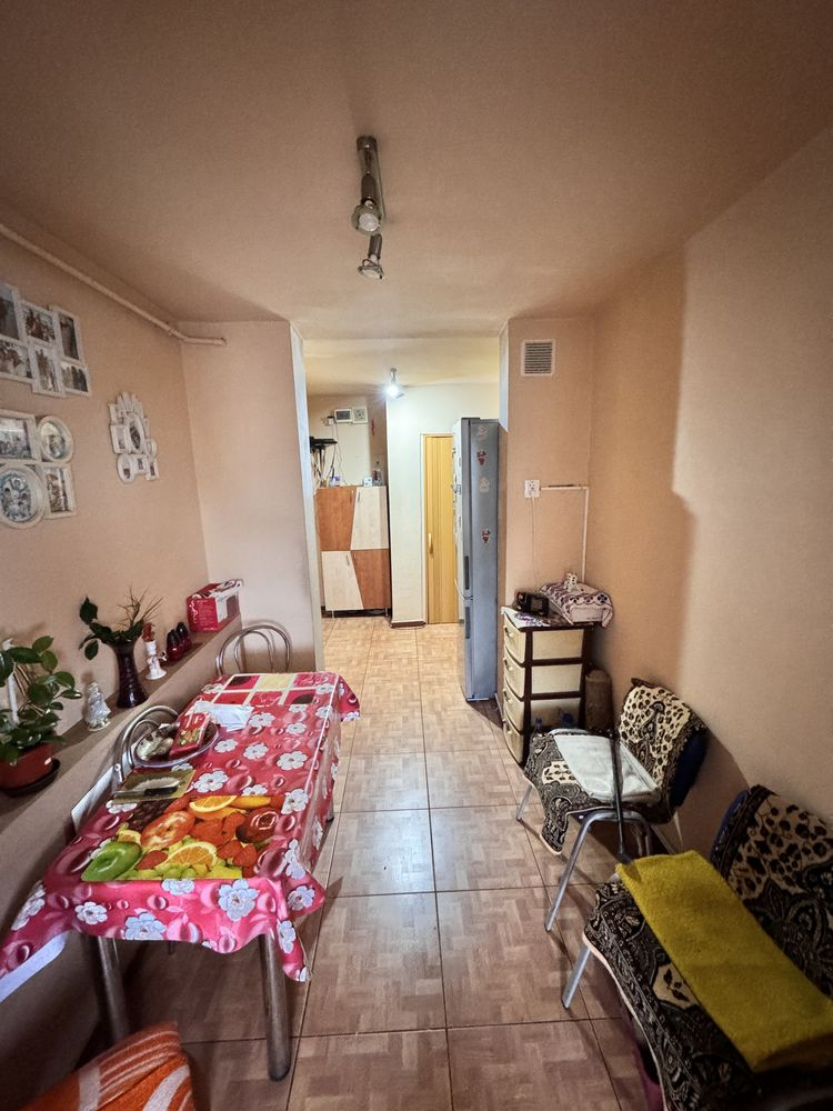 Decomandat cu centrală propie lingă Piața Noua