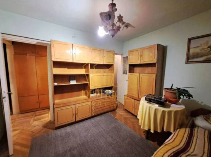 Decomandat cu 2 băi la etajul 2 lingă Casa Tineretului