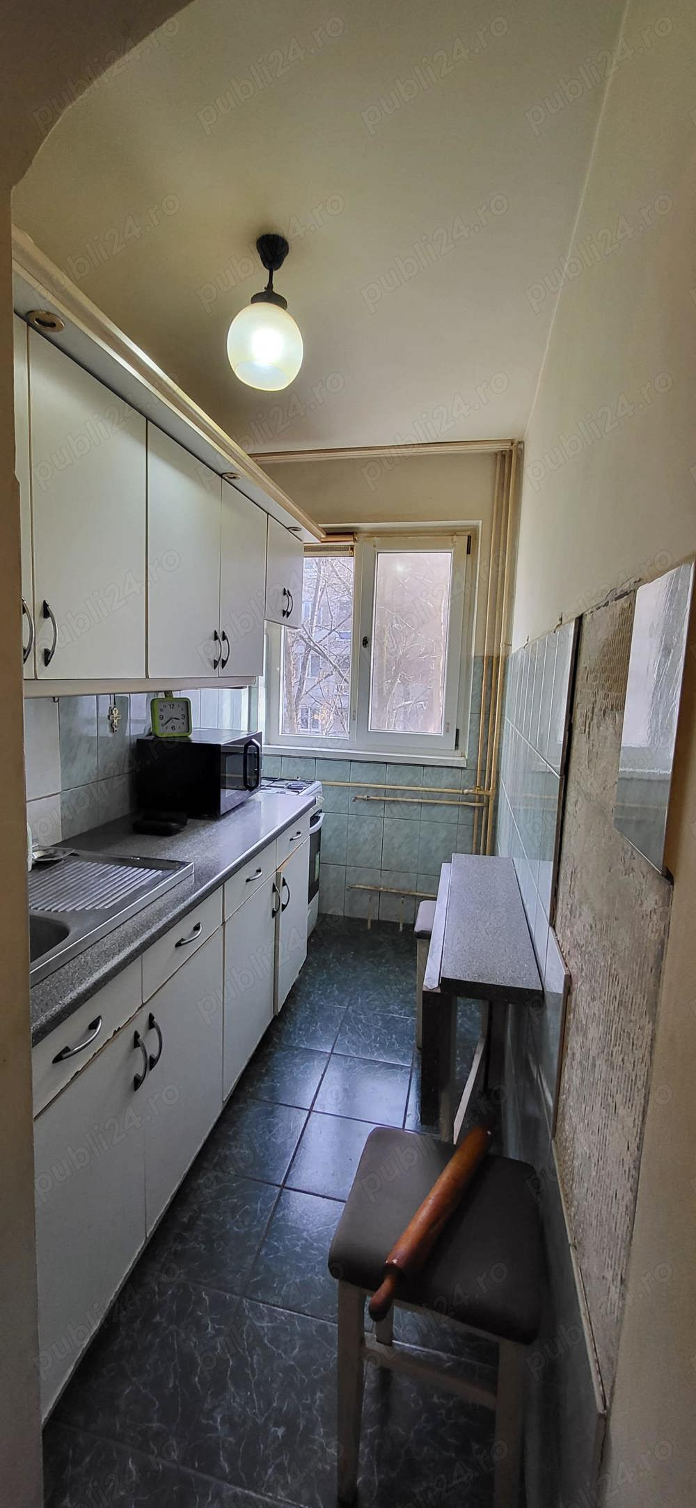 Apartament cu 3 camere la etajul 2 linga bazinul de inot