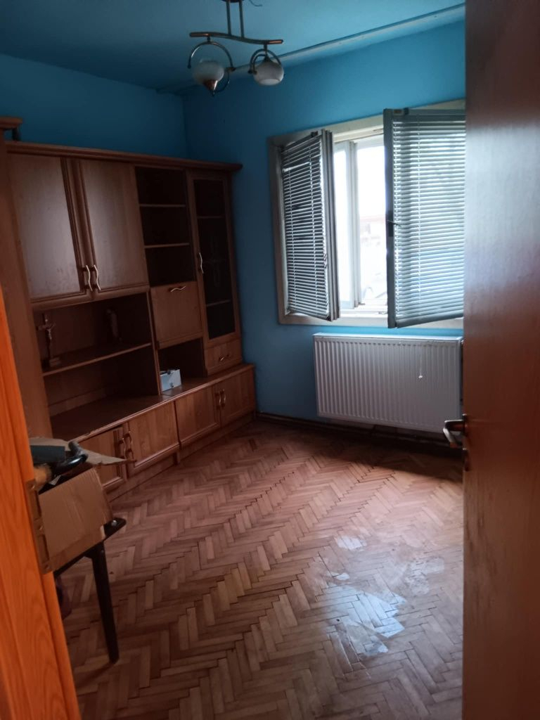 Decomandat cu 2 băi cu centrală propie, lingă Nora