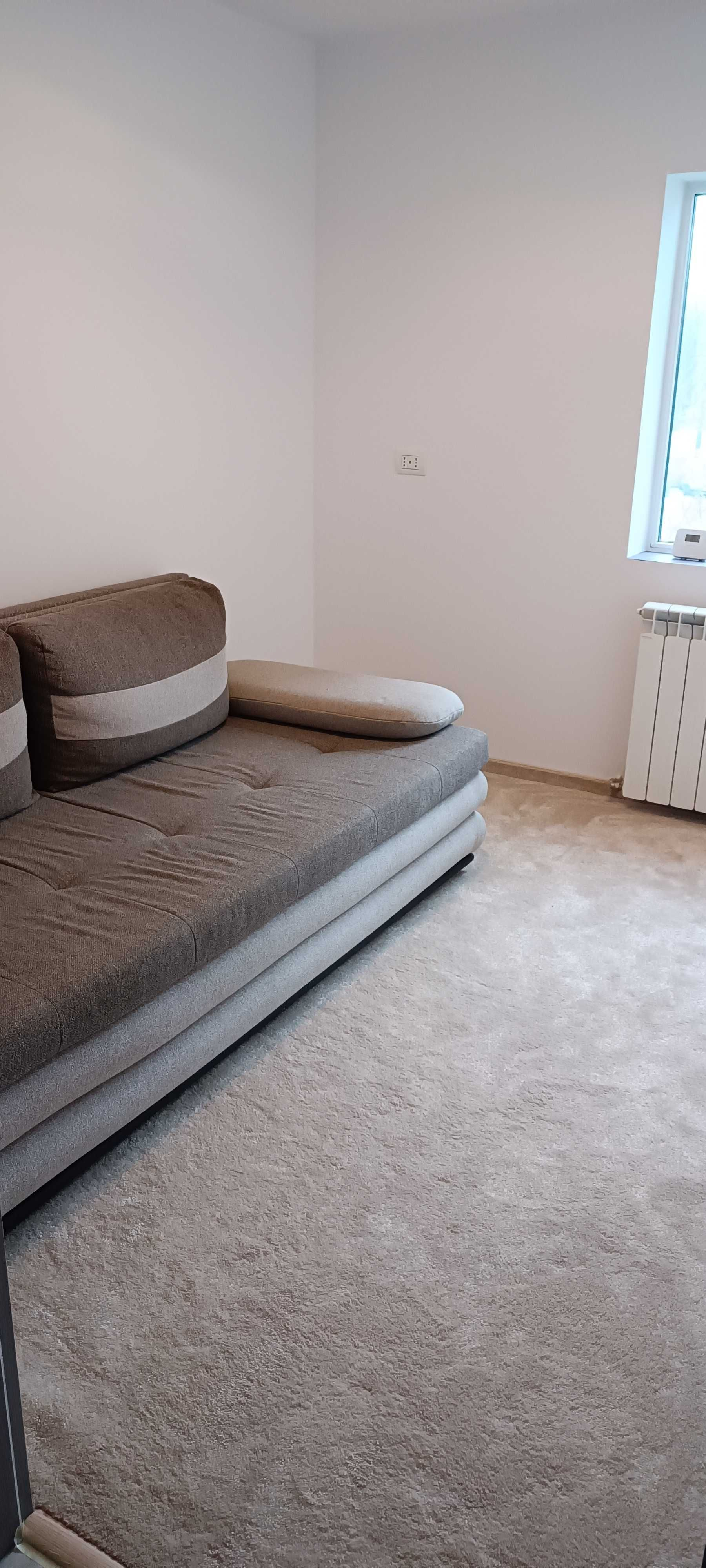 Etaj 1 cu 2 dormitoare și 2 balcoane, mobilat și utilat