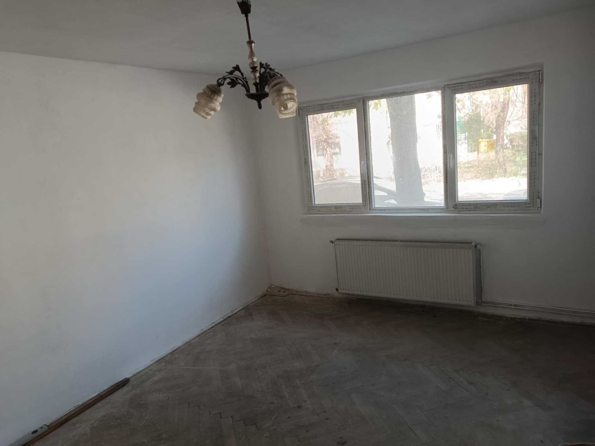 Decomandat cu centrală propie