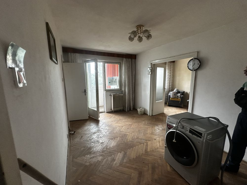 Etaj 1 in bloc anvelopat, linga piata Doina