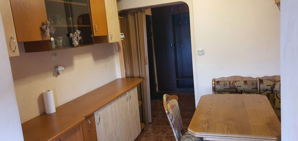 Decomandat cu 2 băi, mobilat și utilat