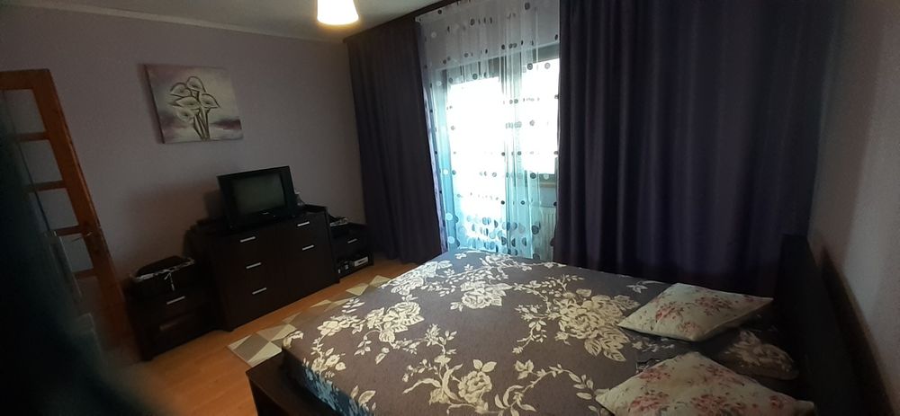 Decomandat cu 2 bai si 2 balcoane