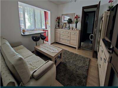 Apartament 2 dormitoare și living cu bucătărie, mobilat și utilat