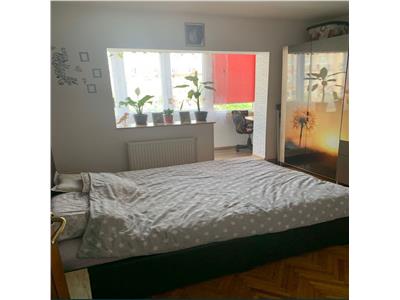 Decomandat, mobilat si utilat cu 2 bai si 2 balcoane la etajul 3