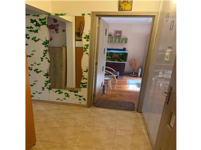 Decomandat, mobilat si utilat cu 2 bai si 2 balcoane la etajul 3