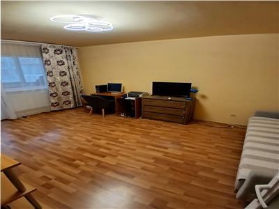 Decomandat cu 2 bai si 2 balcoane in bloc anvelopat termic