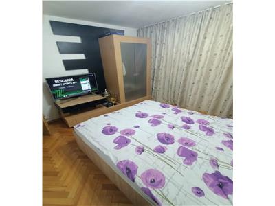 Decomandat  la etajul 2, cu centrală propie