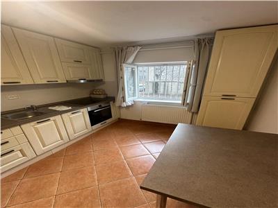 Decomandat cu 2 băi, mobilat, renovat complet