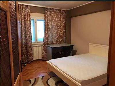 Decomandat la etaj 1 cu 2 bai, 75 mp
