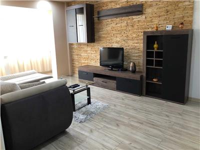 Decomandat la etajul 3 în bloc anvelopat, mobilat și utilat