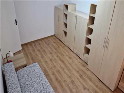 Mobilat și utilat în bloc anvelopat, aproape de Mall