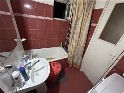 Decomandat la etajul 1 lingă restaurantul nora