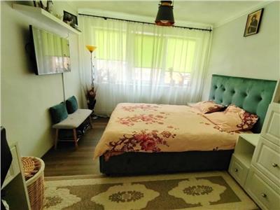 Decomandat la etajul 1 cu garaj sub bloc aproape de Mall