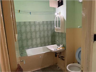 Decomandat cu 2 băi la etajul 2 lingă Piața Verde